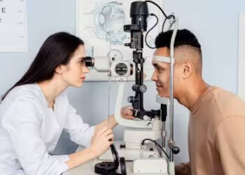 ग्लूकोमा बनाम मोतियाबिंद - दो सामान्य नेत्र स्थितियों के बीच अंतर कैसे करें