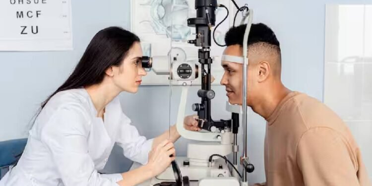 ग्लूकोमा बनाम मोतियाबिंद - दो सामान्य नेत्र स्थितियों के बीच अंतर कैसे करें