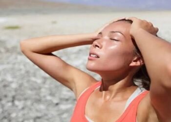 अगर आपको हीट स्ट्रोक के लक्षण दिख रहे हैं तो तुरंत करें ये 5 काम, वरना स्थिति गंभीर हो सकती है