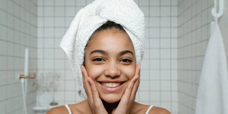 गर्मियों में चेहरे पर बनी रहेगी चमक, इस पत्ते से बनाएं प्राकृतिक फेस मास्क