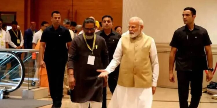 चाय, मुस्कुराहट और हाथ मिलाना: नीति आयोग की वार्ता के बाद पीएम मोदी की विपक्षी मुख्यमंत्रियों से गर्मजोशी भरी मुलाकात