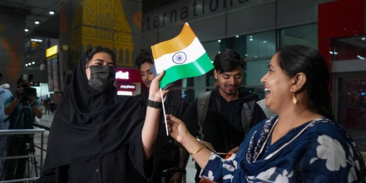 भारतीय कूटनीति की बड़ी जीत: ईरान ने खोला हवाई क्षेत्र, 'ऑपरेशन सिंधु' के तहत 1,000 छात्र स्वदेश रवाना