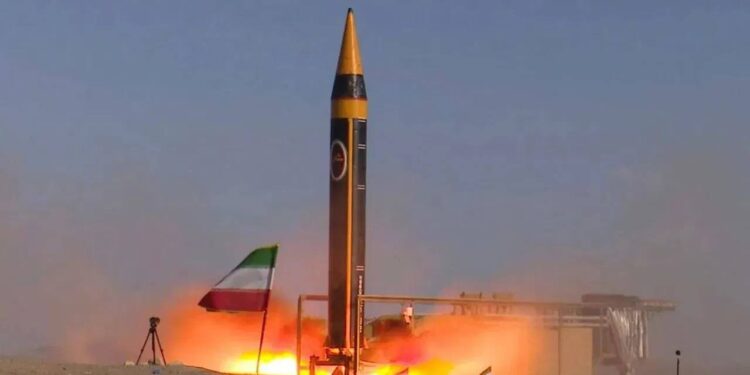 हाइपरसोनिक मिसाइल ने इजराइल-ईरान युद्ध में बजा दी है खतरे की घंटी - जानिए क्यों यह महत्वपूर्ण है