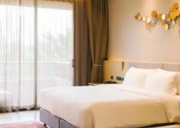 होटल के कमरों में घड़ियाँ नहीं हैं? इसके पीछे की चतुर रणनीति जानें