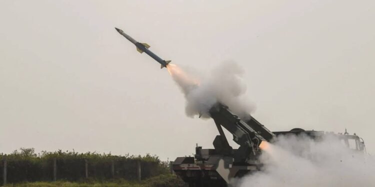 यमन का बड़ा वार: ग़ज़ा के लिए इज़राइल पर मिसाइल अटैक!