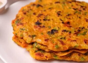 ओट्स दलिया स्वास्थ्यवर्धक है और वजन घटाने में भी सहायक है, इसमें फाइबर प्रचुर मात्रा में होता है।