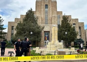 बम धमाके से दहला अमेरिका, 'फ्री फिलिस्तीन' के नारे लगाते हुए शख्स ने फेंका बम