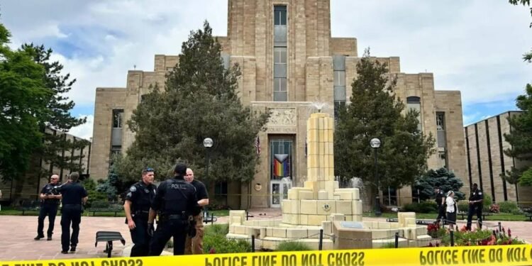 बम धमाके से दहला अमेरिका, 'फ्री फिलिस्तीन' के नारे लगाते हुए शख्स ने फेंका बम