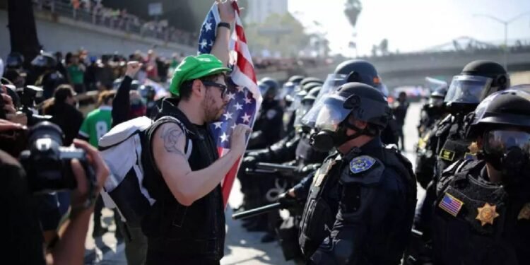 सड़कों पर रोष: लॉस एंजिल्स में आव्रजन छापों से उबाल