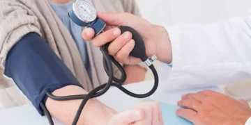 ब्लड प्रेशर को प्राकृतिक रूप से नियंत्रित करने के लिए अपनाएं ये आसान तरीके, मिलेगी अच्छी सेहत