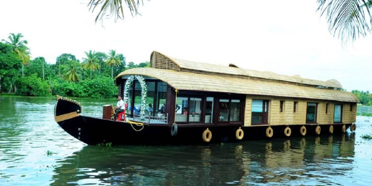 केरल की नदियों में तैरता सोना: ज़मीन नहीं, पानी पर बन रहा है करोड़ों का कारोबार"