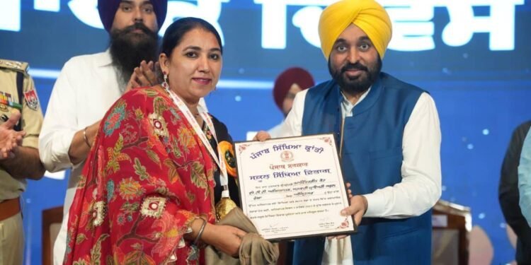 मान सरकार का शिक्षा क्रांति मॉडल, शिक्षकों का सम्मान और बच्चों के भविष्य की नई दिशा