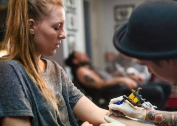 पहली बार टैटू बनवा रहे हैं? इन 5 बातों का ध्यान रखें