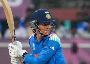 स्मृति मंधाना के रिकॉर्ड तोड़ शतक ने विश्व कप में रौशनी बिखेरी, दिग्गजों को पीछे छोड़ा और भारत की वापसी को प्रेरित किया