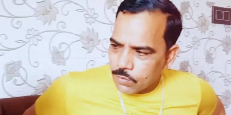 10 रुपये बिस्किट वाला शादाब अब बॉलीवुड तक पहुंचा, अनुभव सिन्हा संग वीडियो वायरल