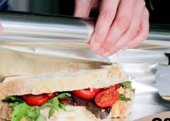 टिफिन फॉयल को फेंकने की गलती न करें, इन पांच घरेलू कामों में आएगी कमाल! क्या आप जानते हैं फॉयल का जादू?