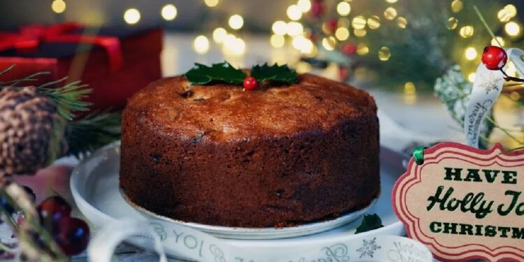 क्रिसमस का असली स्वाद: परफेक्ट रम केक बनाने के लिए अभी से शुरू करें ये तैयारी