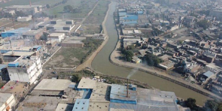 संत सीचेवाल के नेतृत्व में बुधा नदी के पुनरुद्धार से आम आदमी पार्टी ने बदलाव लाया और इसे नौगम्य, जीवंत जलमार्ग में बदल दिया