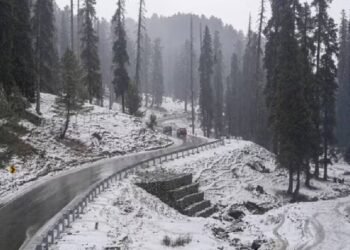 कश्मीर में चिल्लई-कलां की शुरुआत हुई, पहाड़ों पर बर्फबारी और मैदानी इलाकों में बारिश दर्ज