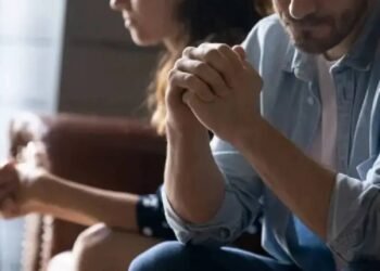 मनोवैज्ञानिक ने चेतावनी दी है कि रोजमर्रा की वो बातें जो धीरे-धीरे रिश्तों को तोड़ सकती हैं