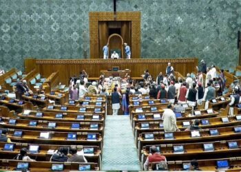 ऑफिस टाइम के बाद नहीं देने होंगे कॉल और ईमेल के जवाब, क्या है राइट टू डिस्कनेक्ट बिल संसद में पेश?