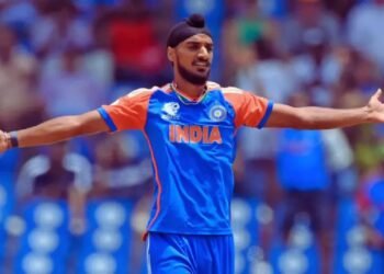 भारत ने पहले टी20 में 176 रन बनाए और उसके बाद अर्शदीप सिंह ने शुरुआती दो विकेट झटककर दक्षिण अफ्रीकी बल्लेबाज़ी को पावरप्ले में ही गहरे दबाव में पहुंचा दिया