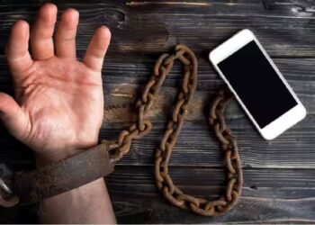 लग गई है स्मार्टफोन की लत? ये 5 बदलाव अपनाइए, 72 घंटों में दिखने लगेगा असर