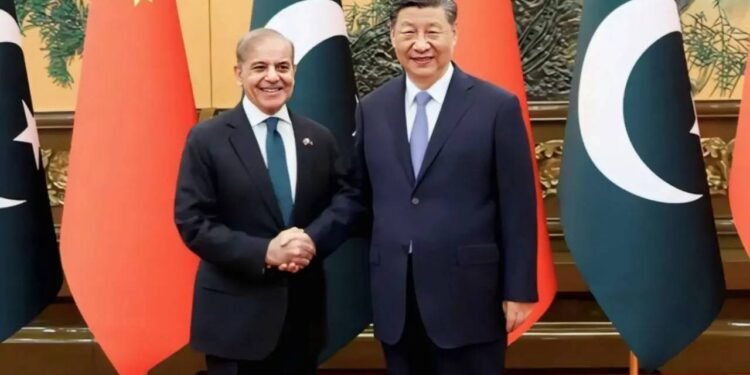 चीन के आगे झुका पाकिस्तान, अपनी जमीन पर सुरक्षा चौकियां बनाने की अनुमति; भारत के लिए बढ़ी रणनीतिक चुनौती