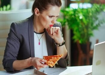 क्या आपको भी बार-बार कुछ खाने का मन करता है? ये आसान तरीके दो दिनों में कंट्रोल करेंगे क्रेविंग