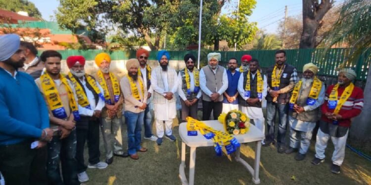 भाजपा एससी विंग के बड़े चेहरे अमरजीत कोकरी कलां ‘आप’ में शामिल हुए