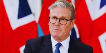 एपस्टीन फाइल्स से ब्रिटेन में भूचाल पीएम कीर स्टार्मर की कुर्सी पर संकट गहराया