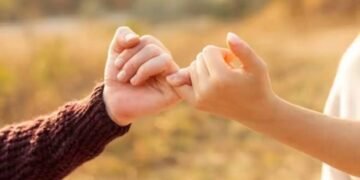 रिश्तों में नई शुरुआत का दिन, प्रॉमिस डे का असली मतलब क्या है?