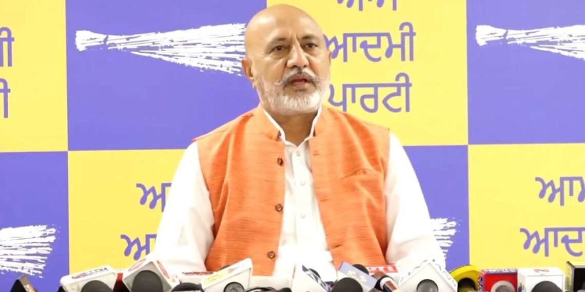 बलतेज पन्नू की प्रेस कॉन्फ्रेंस में बादल पर हमला, नशा और गैंगस्टरवाद मुद्दा बनकर फिर चर्चा में आया