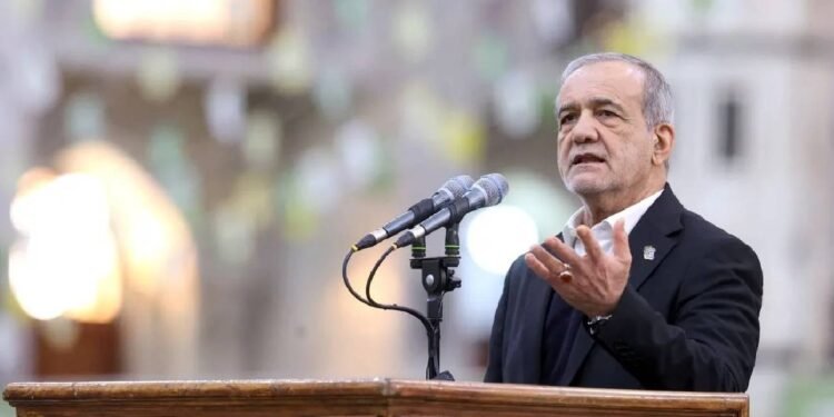 ट्रंप की धमकियों के बीच ईरान ने अमेरिका के साथ परमाणु वार्ता फिर से शुरू करने का आदेश दिया