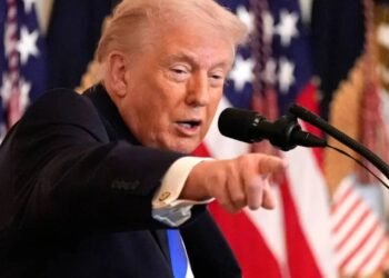 डोनाल्ड ट्रंप के रिकॉर्ड लंबे स्टेट ऑफ यूनियन भाषण के बाद दावों पर फैक्ट चेक से विवाद बढ़ा