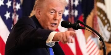 डोनाल्ड ट्रंप के रिकॉर्ड लंबे स्टेट ऑफ यूनियन भाषण के बाद दावों पर फैक्ट चेक से विवाद बढ़ा