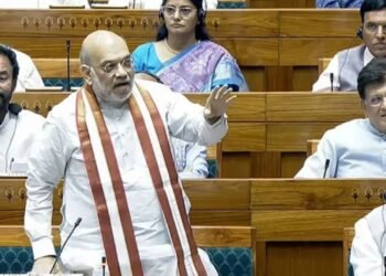 लोकसभा में अमित शाह का तीखा हमला राहुल गांधी के पुराने व्यवहार पर बहस छिड़ी