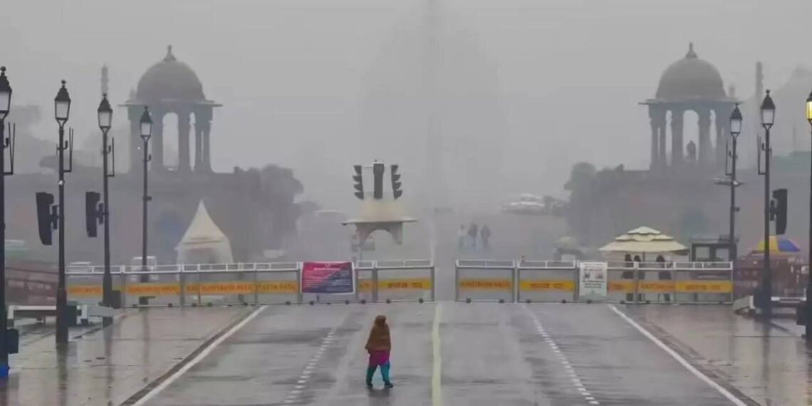 दिल्ली-एनसीआर में मौसम का अचानक यू-टर्न: धूल भरी आंधी के बाद बारिश, तपती गर्मी से मिली राहत