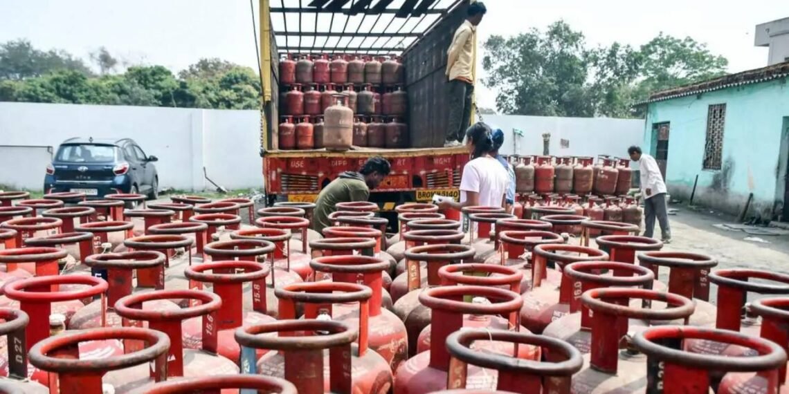 शहर में गैस पर नया नियम लागू, गांव में लंबा इंतजार अब सरकार का बड़ा फैसला