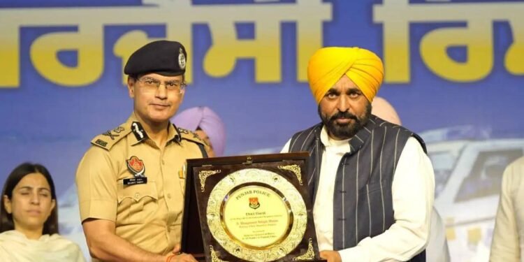 सीएम भगवंत मान ने पंजाब पुलिस को 508 इमरजेंसी रिस्पॉन्स वाहन सौंपे, सुरक्षा व्यवस्था को मिला बड़ा बूस्ट