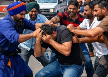 जालंधर में फर्जी नाका लगाकर वसूली करता पकड़ा गया पुलिस कांस्टेबल, भीड़ ने पीटा जमकर