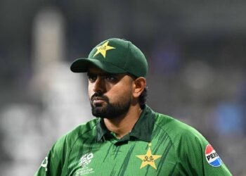 पाकिस्तान क्रिकेट में फिटनेस विवाद: क्या अनफिट होते हुए भी टी20 विश्व कप खेले बाबर आजम और फखर जमां?