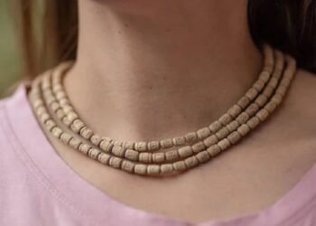 तुलसी माला का सच सामने आया, हर कोई नहीं पहन सकता यह पवित्र माला, जानिए नियम और फायदे-क्या आप हैं तैयार?