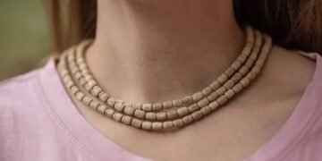 तुलसी माला का सच सामने आया, हर कोई नहीं पहन सकता यह पवित्र माला, जानिए नियम और फायदे-क्या आप हैं तैयार?