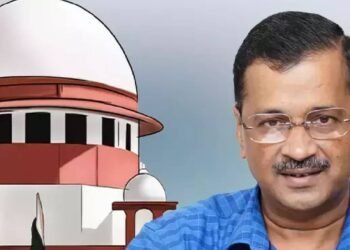 दिल्ली हाईकोर्ट में खुद उतरे केजरीवाल, कानूनी दलीलों से गरमाया माहौल, सियासत भी हुई तेज आज