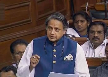 पाकिस्तान बना ‘पीस ब्रोकऱ’, थरूर बोले—जश्न मनाओ; सियासत में मचा तूफान