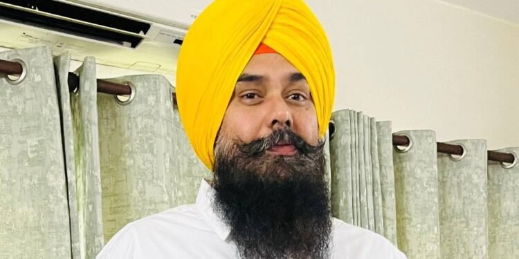 अकाल तख्त पर सवाल, सियासत गरम, सुखबीर के बयान से पंजाब में नया विवाद भड़का