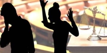 अश्लील वीडियो दिखाकर पत्नी ने पति को दोस्त संग संबंध बनाने को किया मजबूर