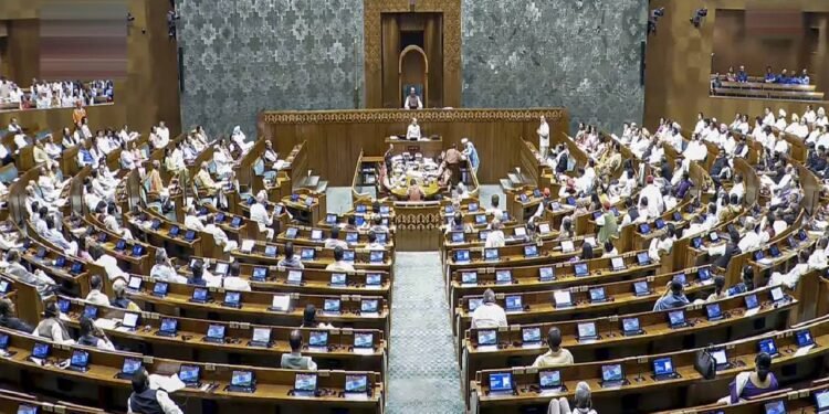 लोकसभा में महिला आरक्षण बिल गिरा, जरूरी बहुमत नहीं मिला, 298 वोट समर्थन में आए