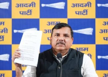 आप बनाम बीजेपी टकराव तेज, दलबदल पर 7 सांसदों की सदस्यता खत्म करने की मांग, राज्यसभा सभापति को भेजी याचिका